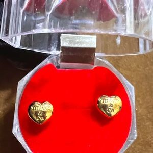 Brand new 18K Saudi gold heart earrings